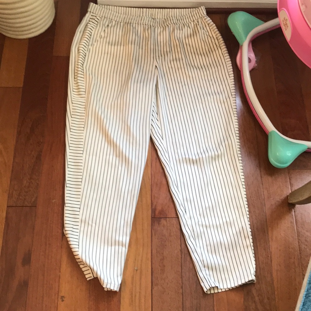 The pictures do not do it justice never worn